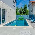 Schoenes Haus In - Cda400