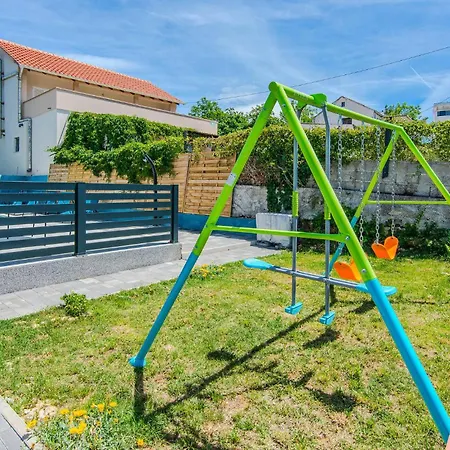Дом отдыха Schoenes Haus In - Cda400 *
