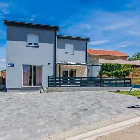 Schoenes Haus In - Cda400 *