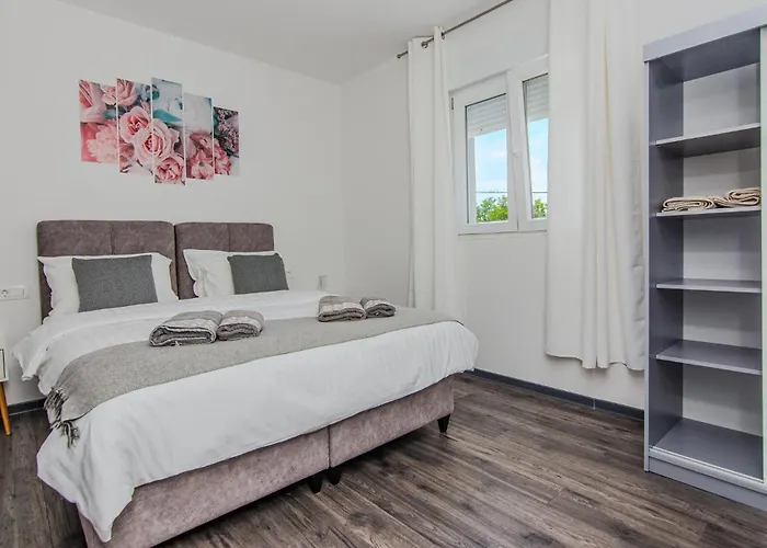 Schoenes Haus In - Cda400 펜션 비르