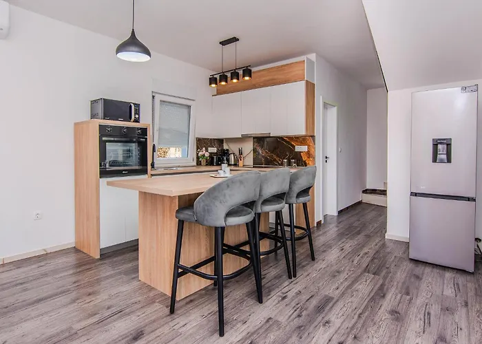 Schoenes Haus In - Cda400 * 비르