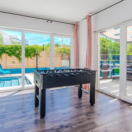 Holiday home Schoenes Haus In - Cda400 Vir