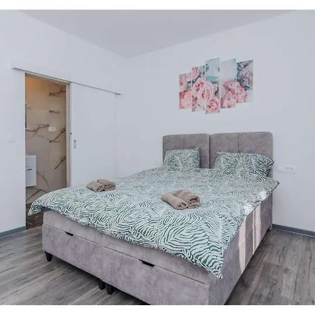 Holiday home Schoenes Haus In - Cda400 Vir