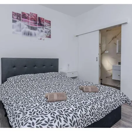 Holiday home Schoenes Haus In - Cda400 Vir